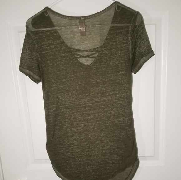 Green T - Picture 5 of 5